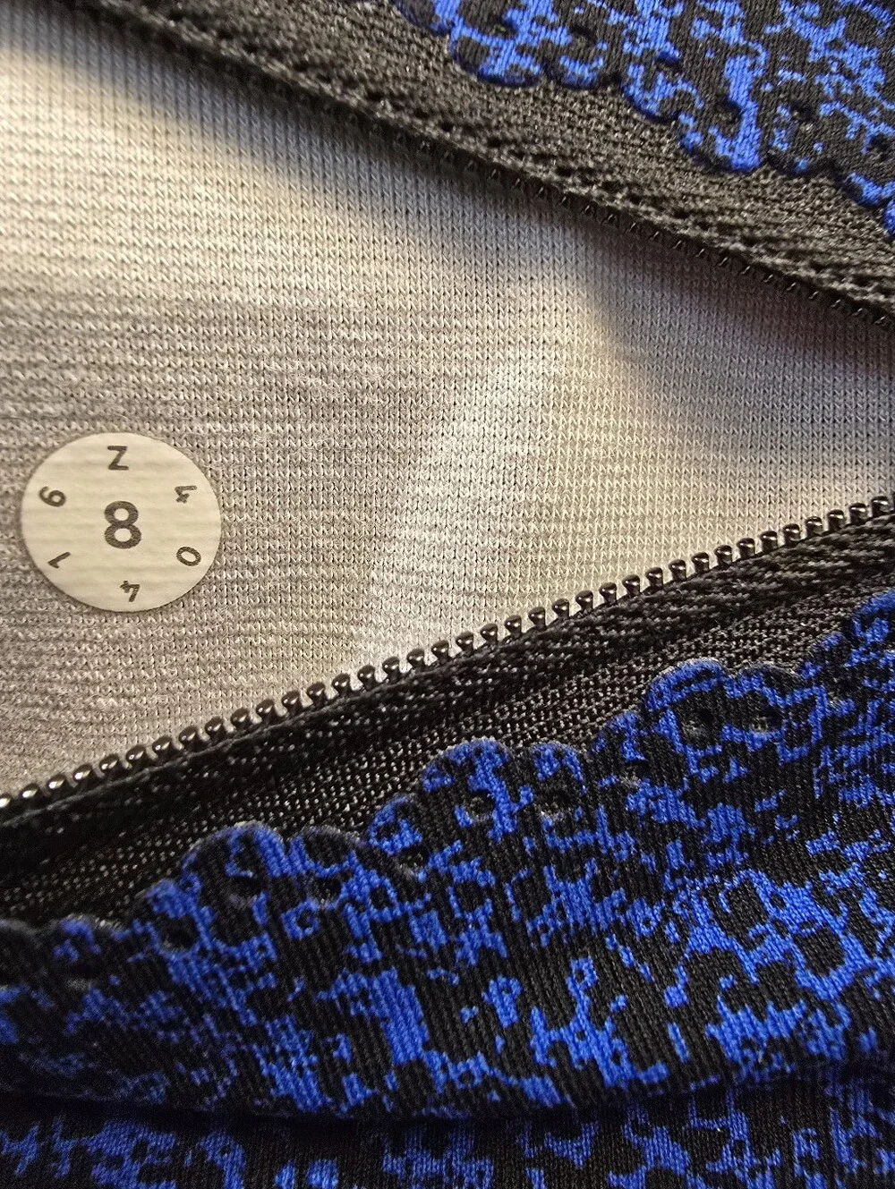{8} Lululemon On Track Tight Circuit Cerulean Black Blue